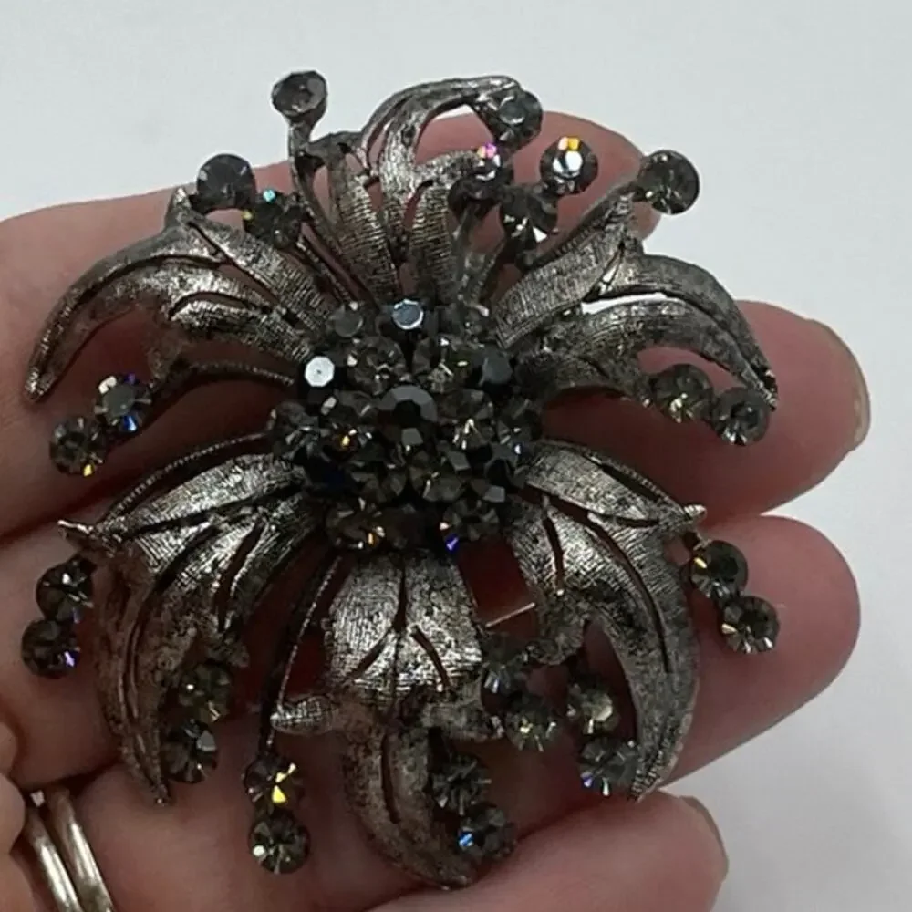 Vintage Black Metal‎ Brooch Pin Black clear Stones flower leaf bow ribbon Spray